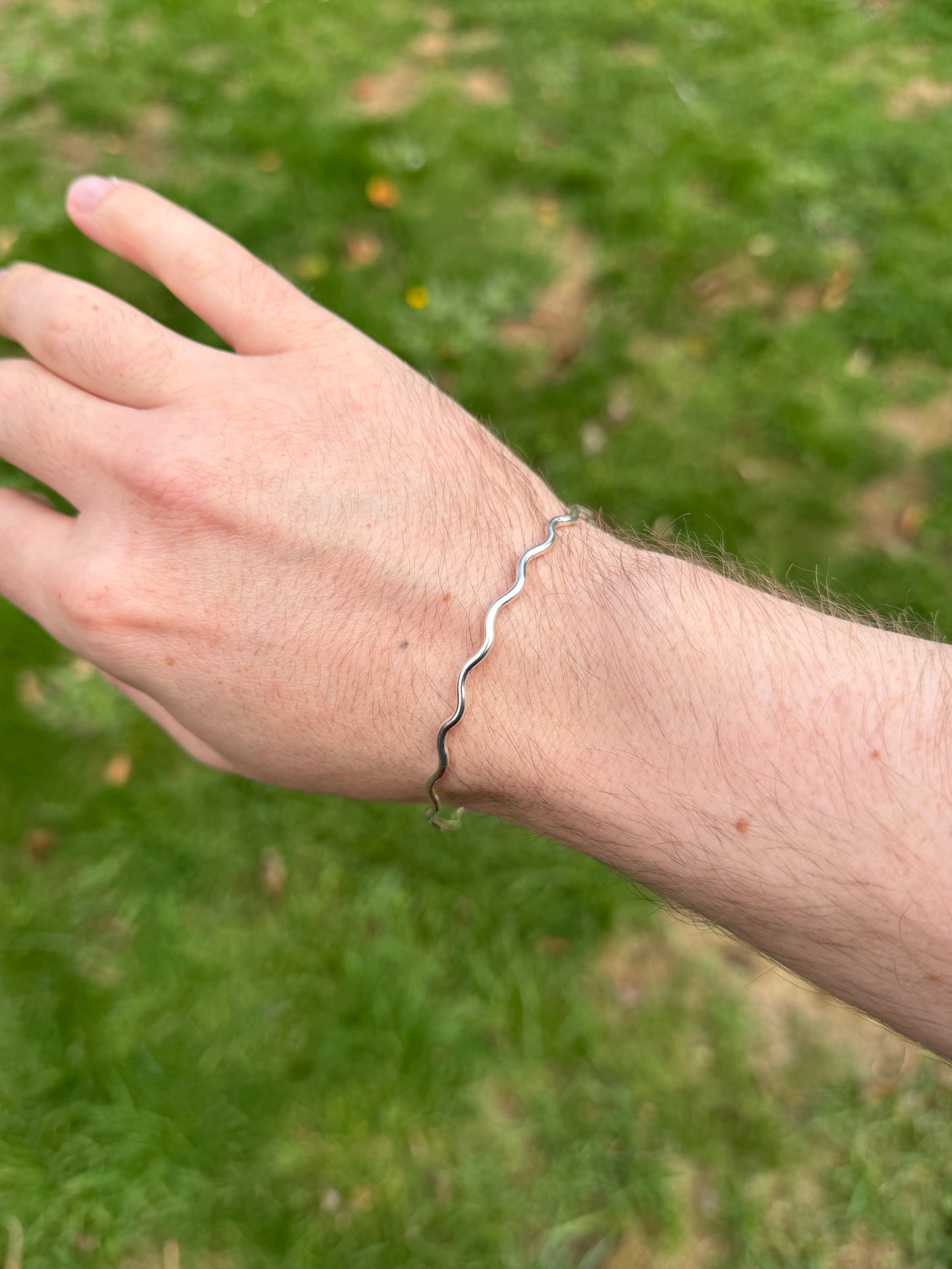 Wavy silver bangle